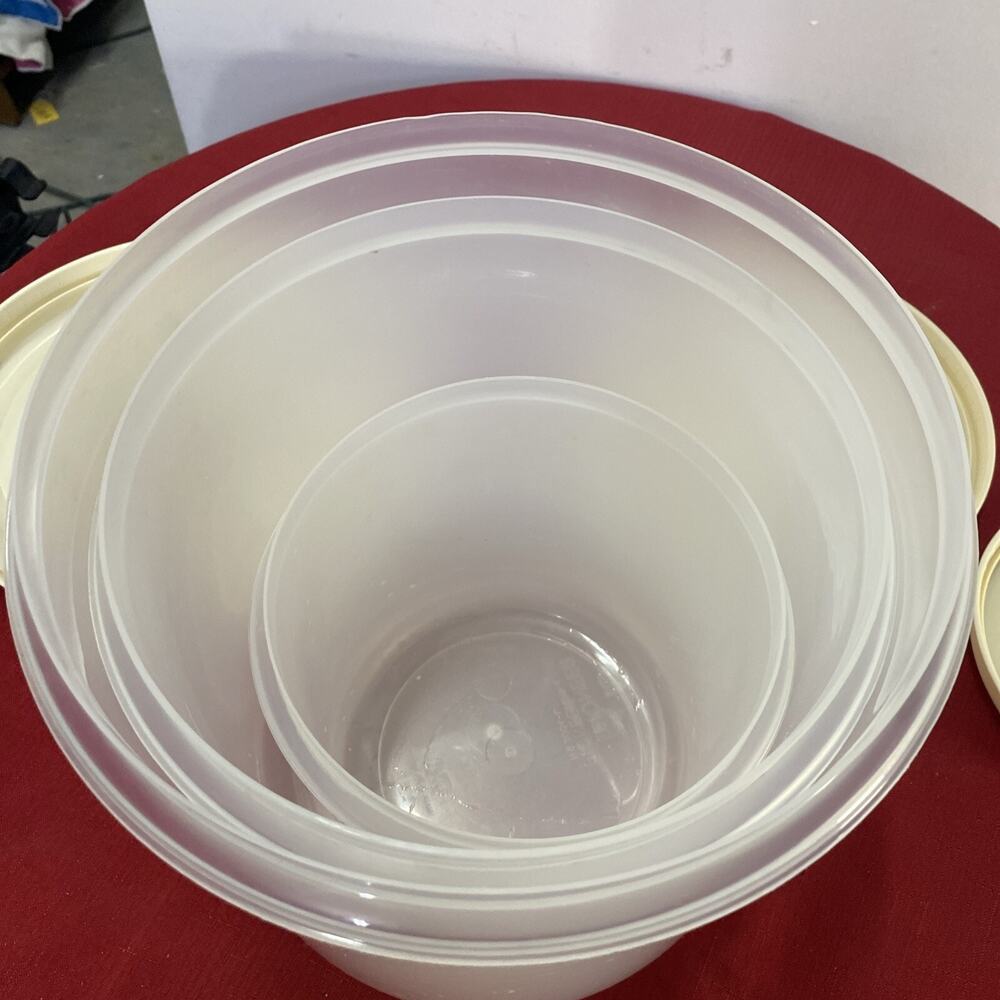 3- Nesting Pioneer Round Storage Containers Opaque w/Almond Lid 8,9,10” - Picture 9 of 15